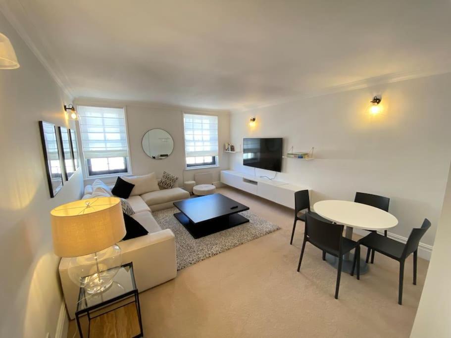 Wonderful Baker Street Flat! Apartment Лондон Екстериор снимка